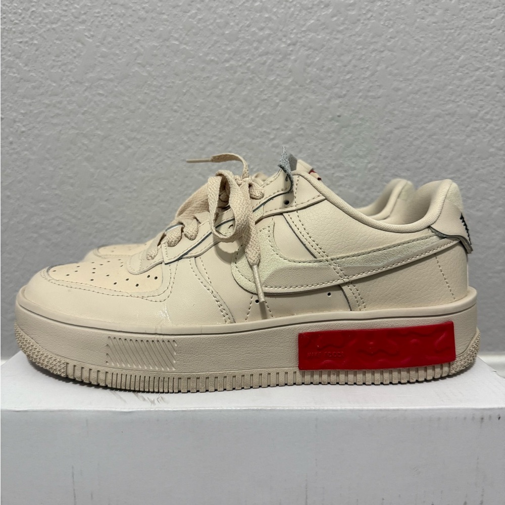 Nike Cream Sneakers with Red Detail - Picture 3 of 9